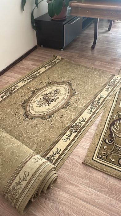 Продаю срочно ковёр и дорожка
