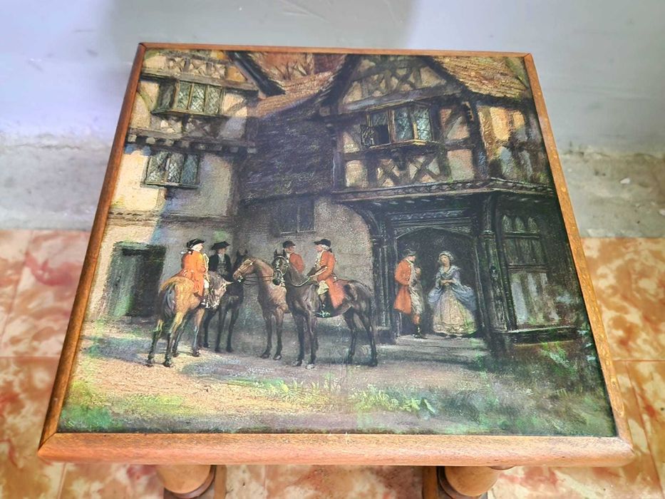 Тройка помощни маси тип зигон с живописни сцени