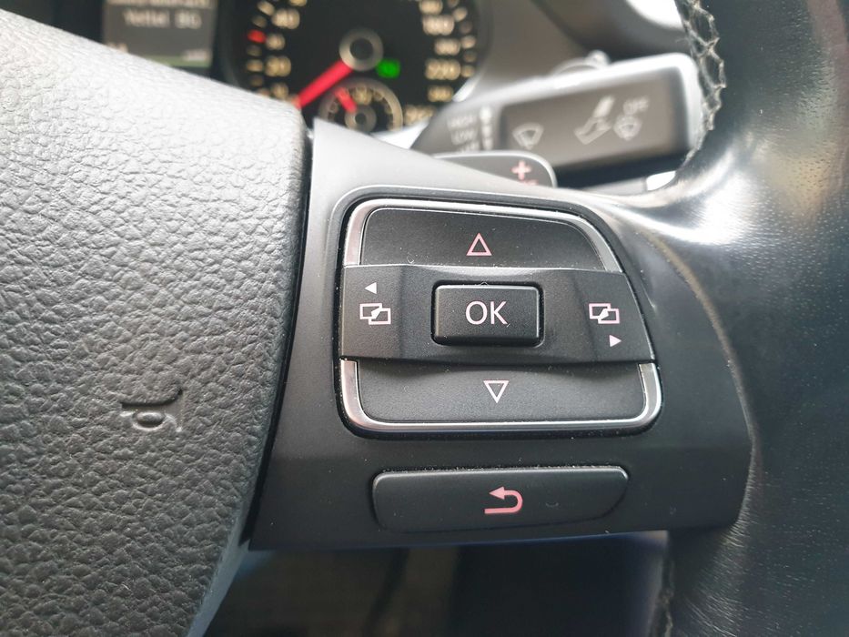 Оригинален мултифункционален кожен волан с пера F1 за Пасат Б6,Б7 и СС