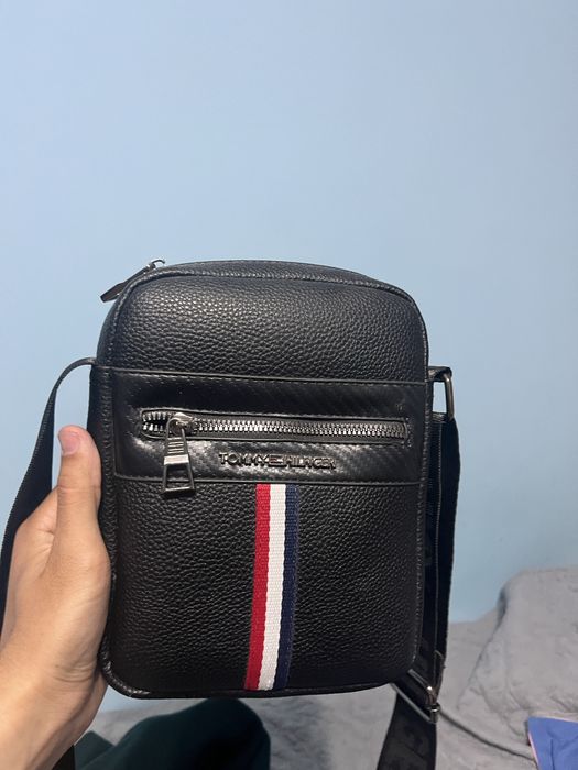 Продам барсетку tommy hilfiger