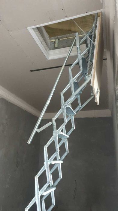 Люк на крышу, в техническое помещение, на мансарду