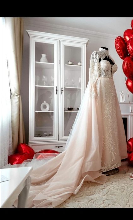 Rochie de mireasă elegantă, tip sirenă