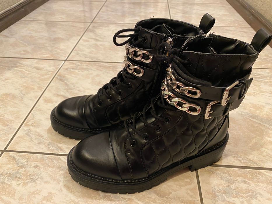 Продавам черни боти Страдивариус