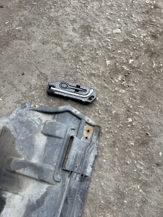 Кора под мотор оригинална супер здрава Vw Caddy 2013g 5c6825901