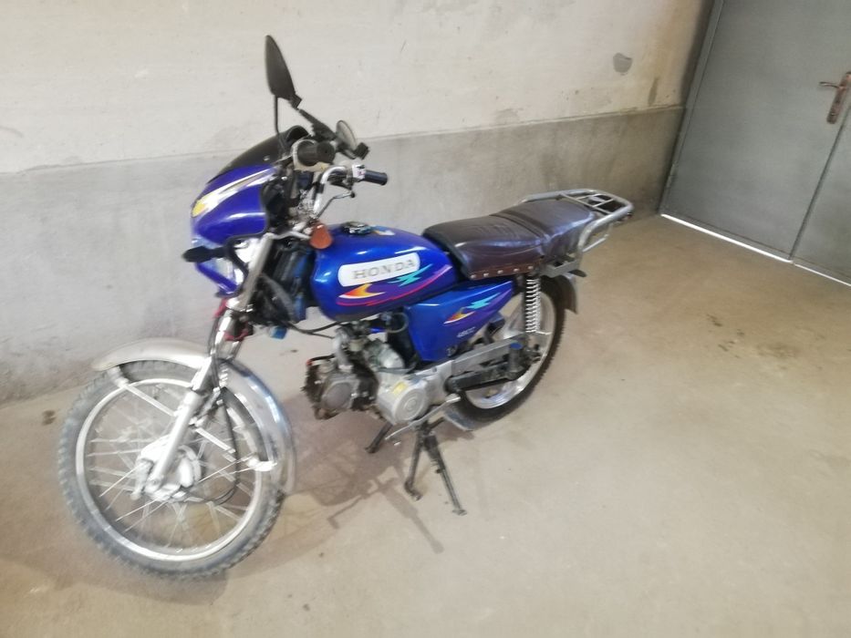Moped honda kuzov juda baquvat