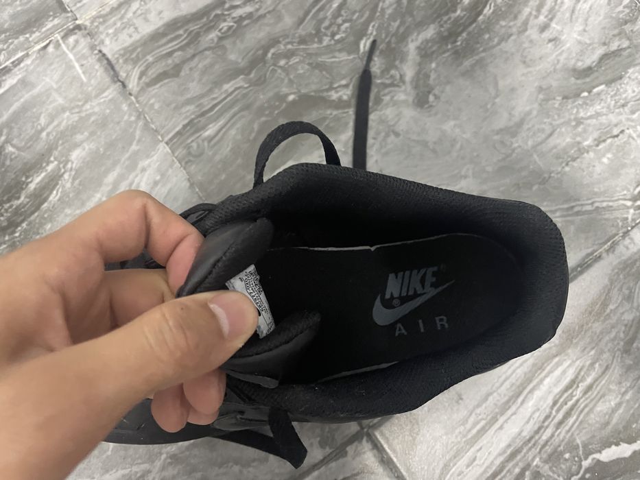 Продаю кроссовки Nike Airmax