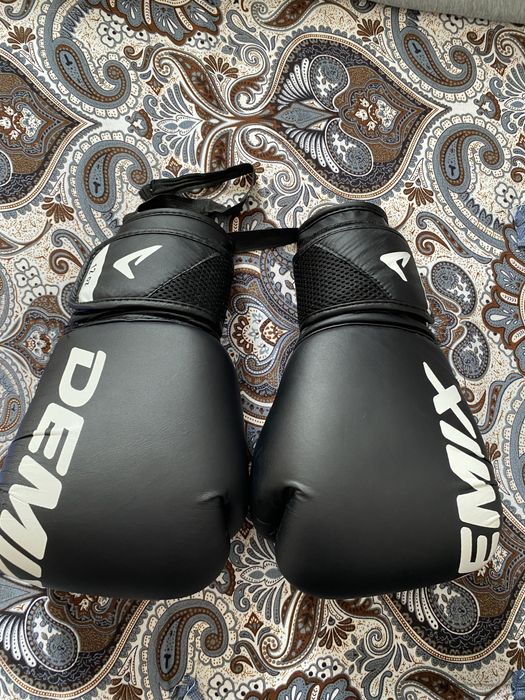 Продаю боксерские перчатки