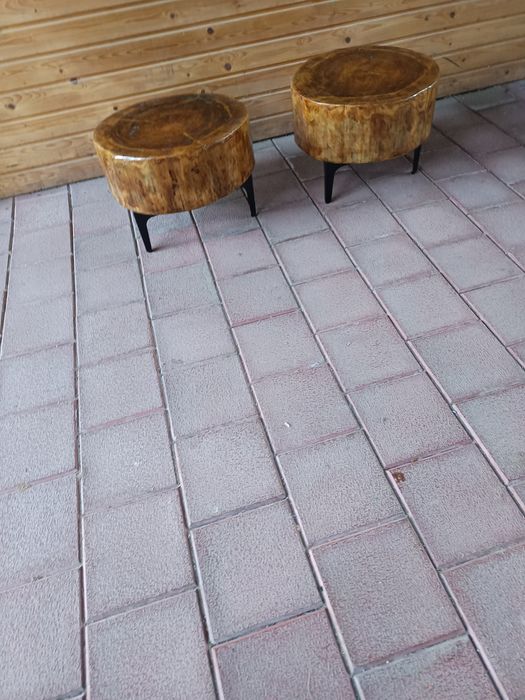 Noptiere , măsuta sau taburet din trunchi de larice