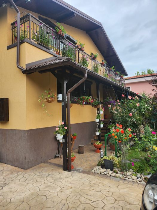 Vând casa în Câmpina