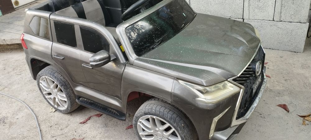 Продам детскую машину.