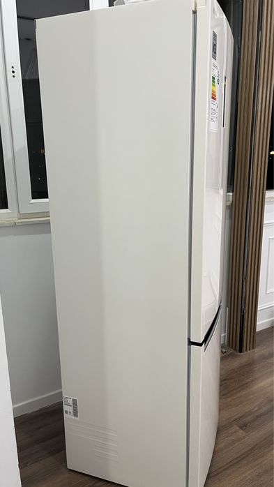 Холодильник LG бежевый