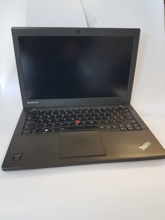 Laptop LENOVO Thinkpad x240, i5,diadnoza auto  300 lei incomplet