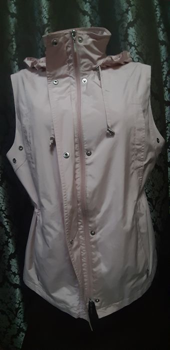 Vestă de toamna/primavara roz cu gluga.