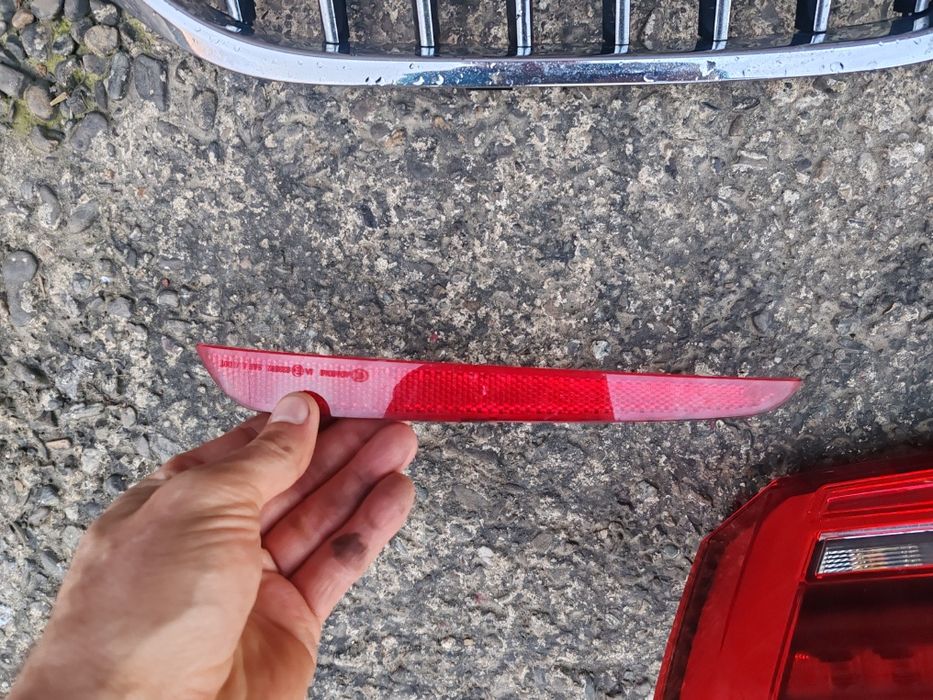 Grile /nări , stop dreapta haion ,catadioptru și capac Carling BMW g30