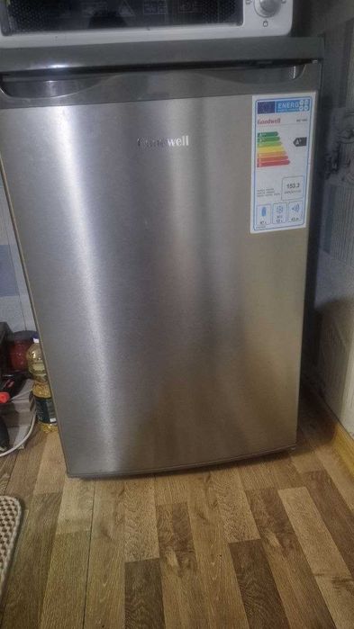 Холодильник серебристый goodwell