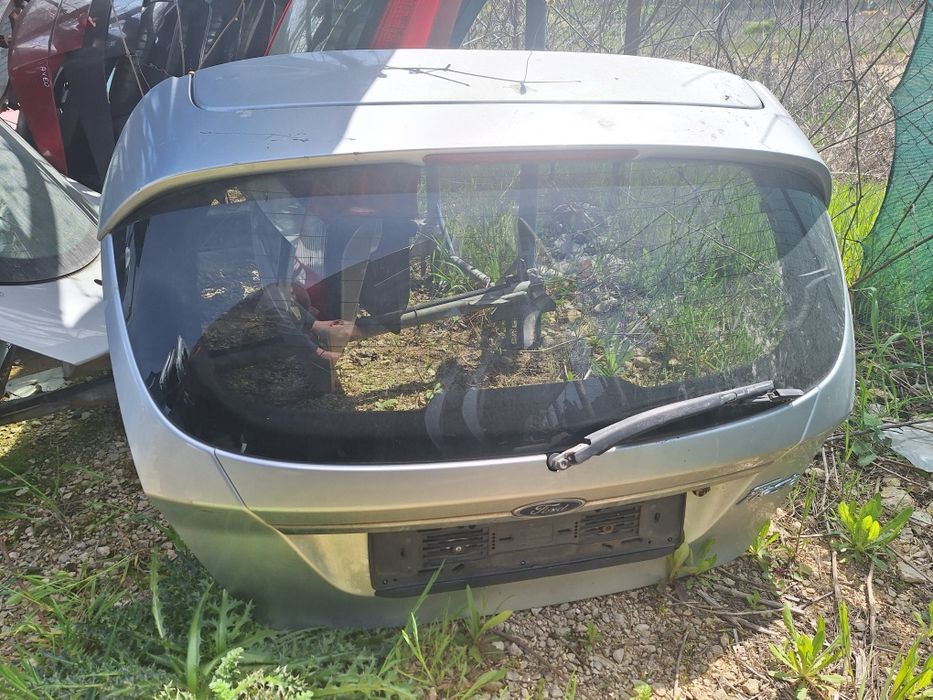 Врата багажник Ford Fiesta/ Форд Фиеста хечбек 2010г.