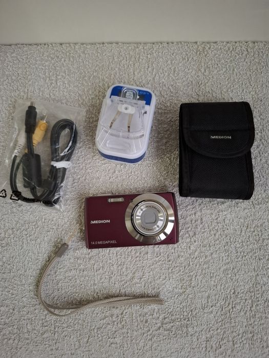 Aparat foto Medion 14.0 MP fabricație Germania•imprimă data si ora