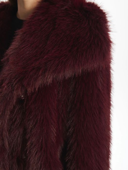 Пух яке в бордо