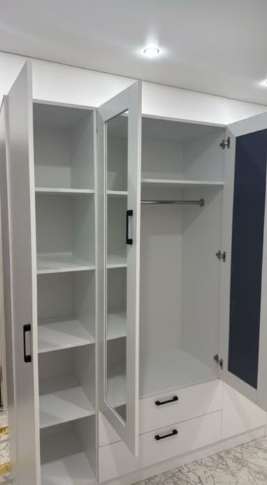 Продам шкаф белые