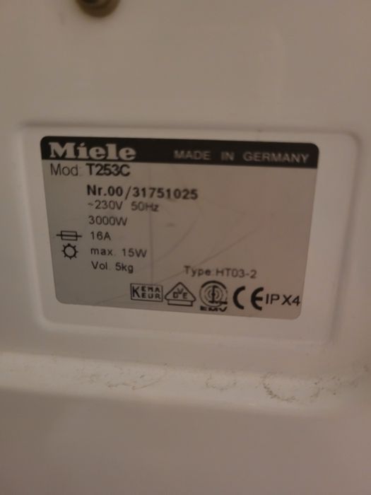 Vând uscător Miele