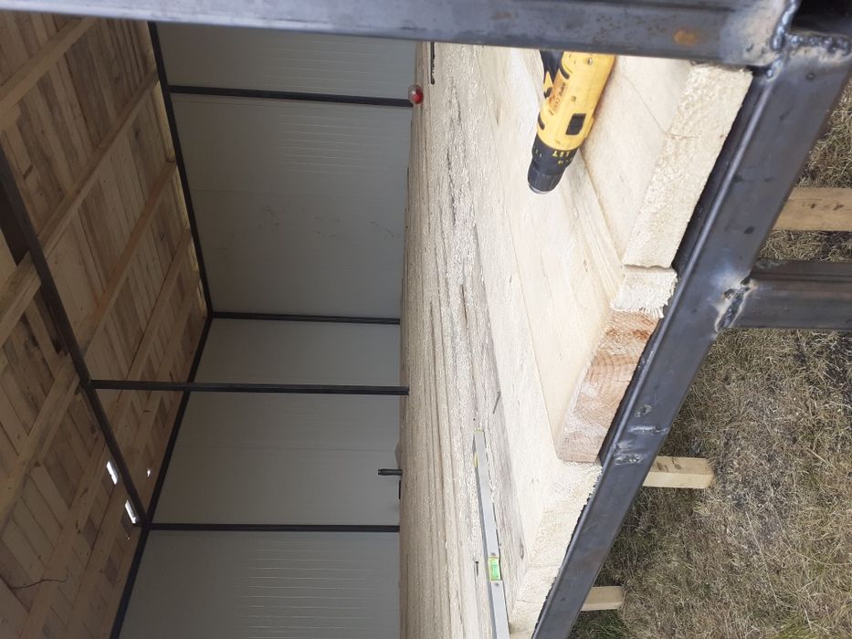 Vand garaje din panou izolat cu structura metalică 8x6