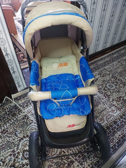 Коляска сотилади