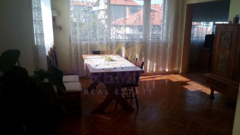 Дава се под наем Тристаен апартамент в Варна, Виница - 126 кв.м за 612 € - Снимка #1