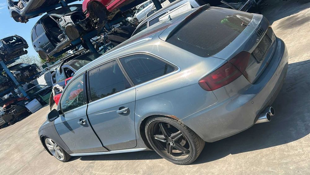 Dezmembrez Audi A4 B8 2.0 cod motor cag