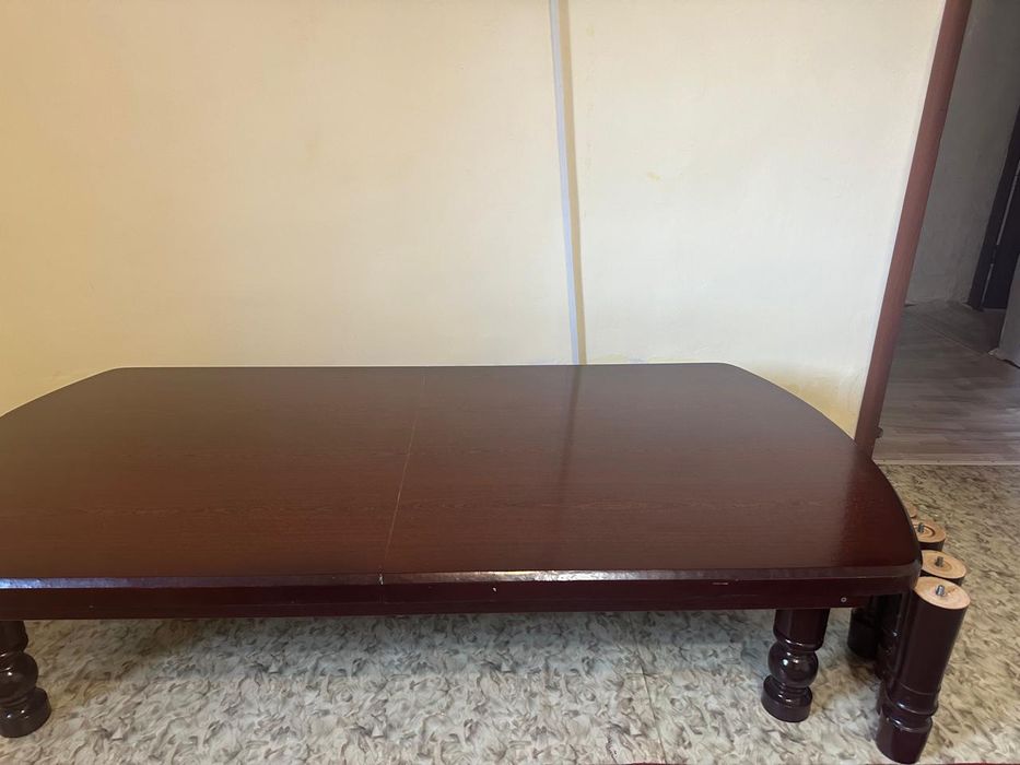 Стол для гостиной