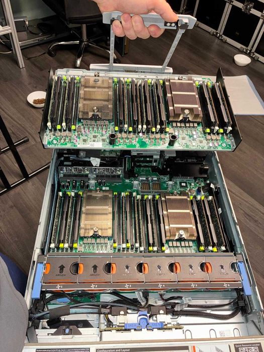 Server 2U Dell PowerEdge R820 - 4xCPU, 128GB RAM DDR3 ECC, 8xHGST 900GB ...