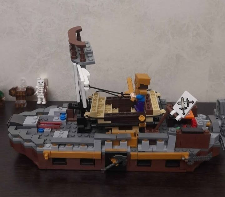 Продаётся Лего корабль