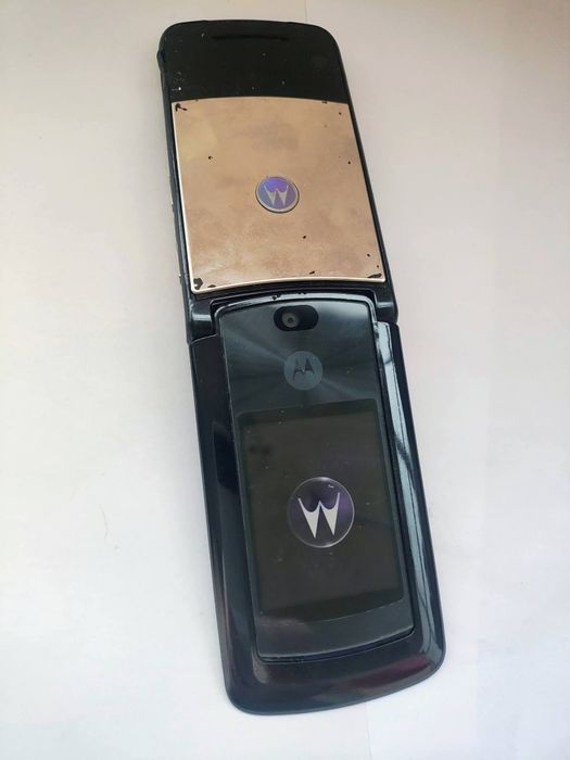 Motorola RAZR v8 ( decodat, baterie NOUA)