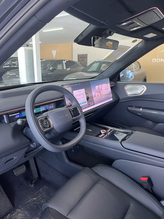 Lynk & co 900