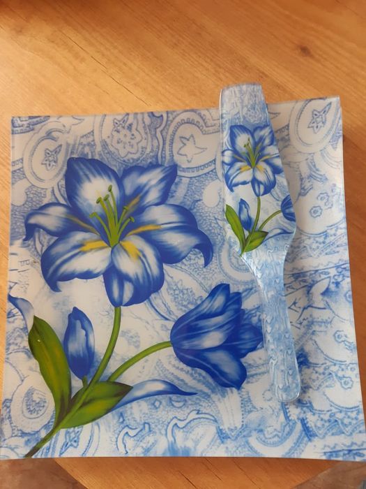 Тортница с лопаткой