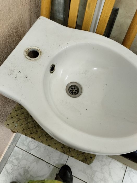 Биде пристенный б.у. в хорошем состоянии