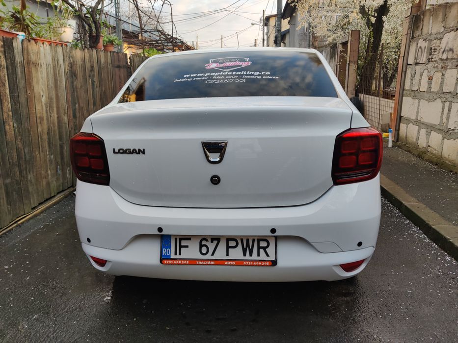 Vând Dacia Logan