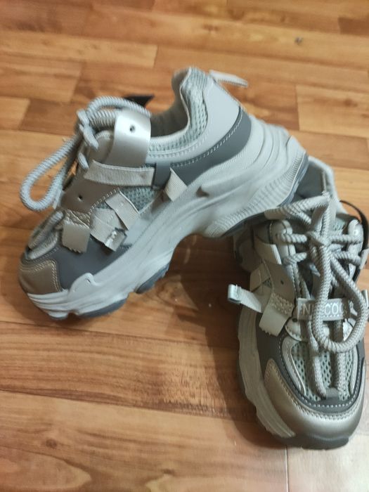 Продам кроссовки