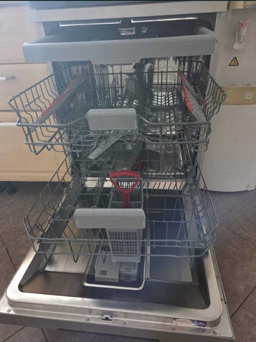 Masina de spalat vase SHARP 1350 lei