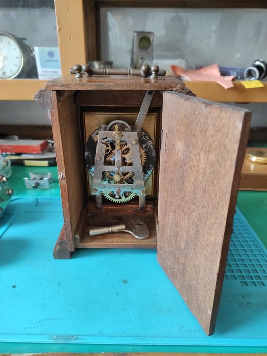 Стар Немски Механичен Часовник с Ключ-Обслужен