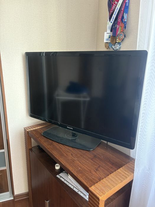 ЖК ТВ Philips FullHD 104 см. диагональ