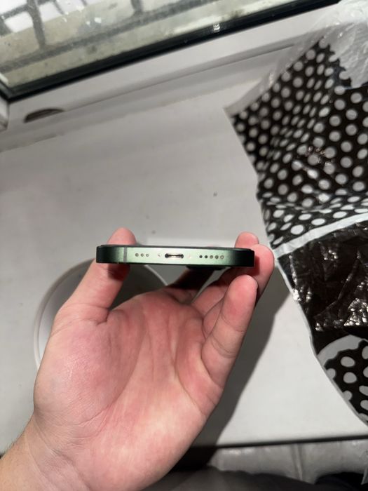 iPhone 13 с замененной батареей
