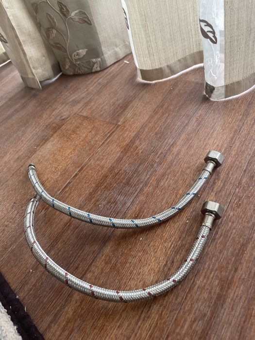 Продам новые шланги для раковины