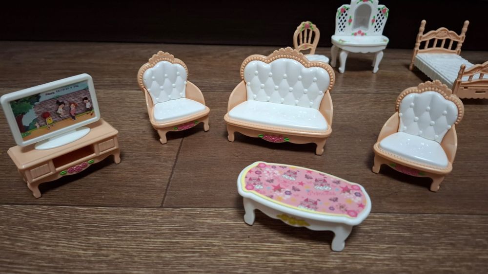 Игрушечная мебель