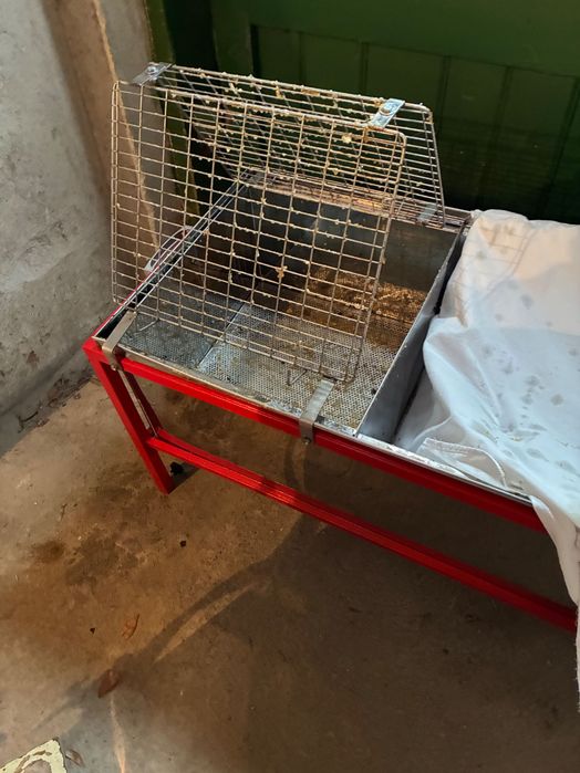 Центрофуга и вана за мед