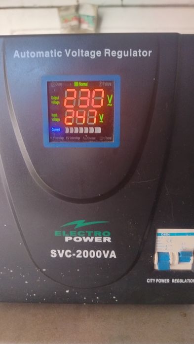 Stabilizator de tansiune cu servomotor
