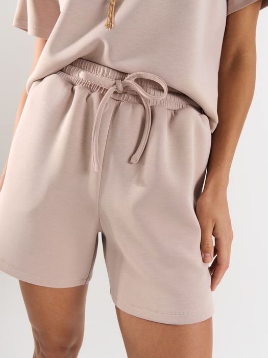 Къси панталони (basic) в Бежов цвят (Размер L)