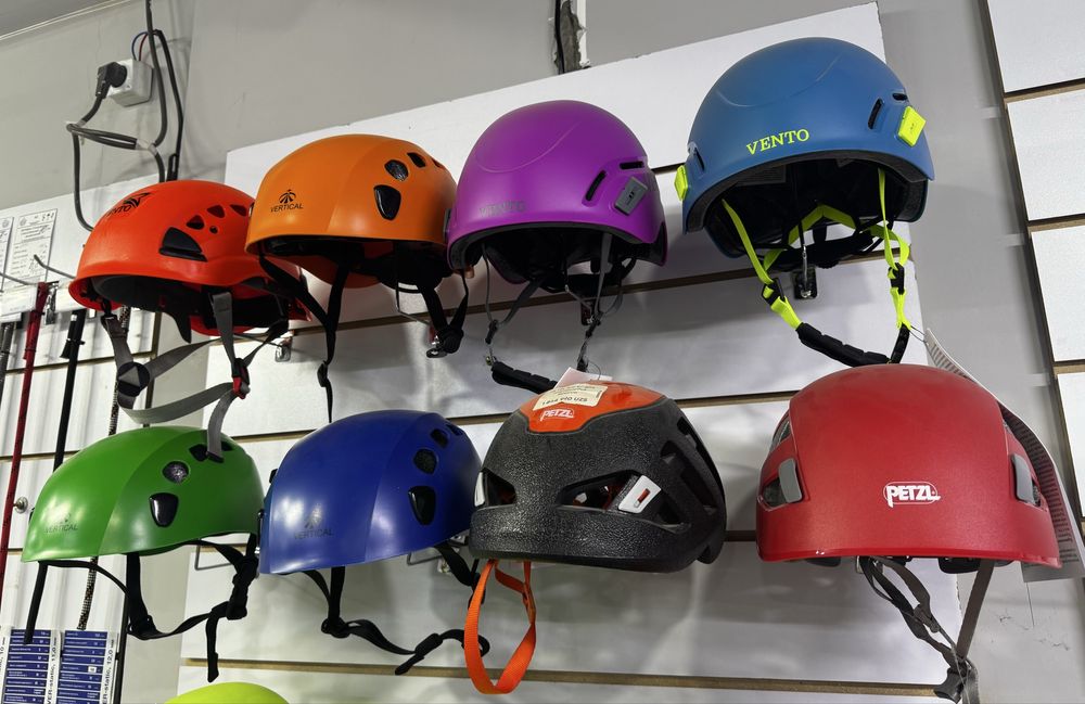 Каски защитные, вентиляционные, спортивные для  альпинизма