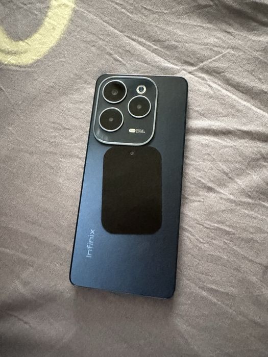 телефон Infinix HOT40