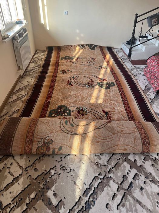 Gilam sotiladi 15/2 xolati yaxwi yuvib qoylgan