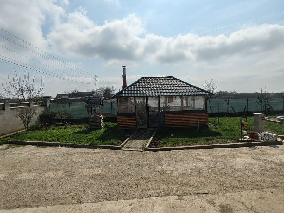 Vând casă,închiriez magazin + Terasă